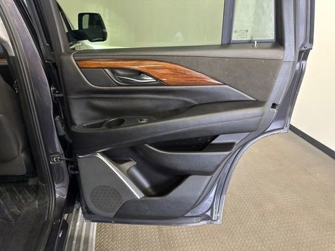 Used 2016 Cadillac Escalade Luxury image 37