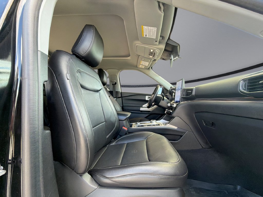 Used 2022 Ford Explorer Limited w/ Limited Technology Package AWD/4WD image 16