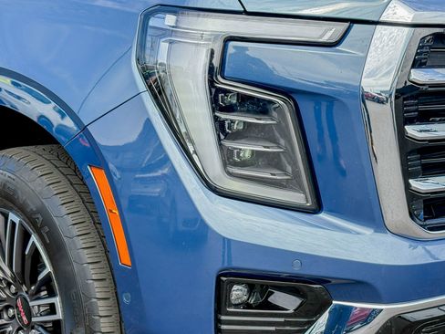 Used 2025 GMC Yukon XL Elevation image 3