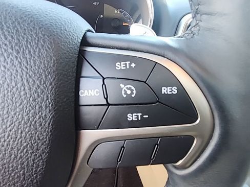 Used 2017 Jeep Grand Cherokee Limited w/ Luxury Group II image 16