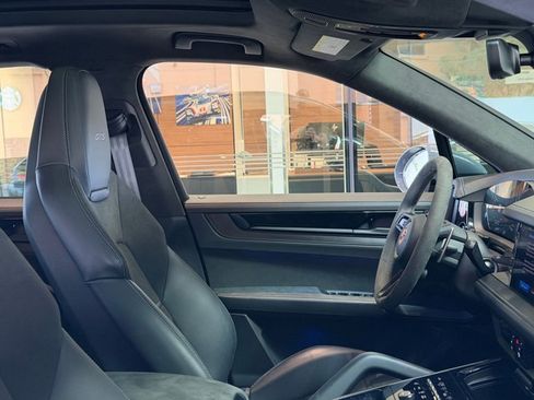 Certified 2025 Porsche Cayenne GTS AWD/4WD image 14