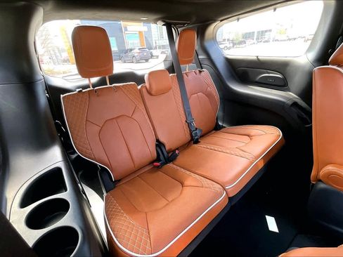 New 2026 Chrysler Pacifica Pinnacle image 24
