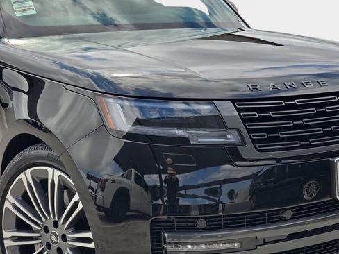 Certified 2025 Land Rover Range Rover SE AWD/4WD image 33