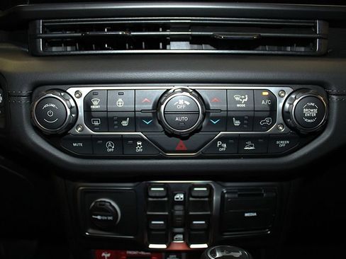 New 2026 Jeep Wrangler Unlimited Rubicon AWD/4WD image 21