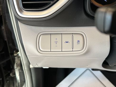 Used 2022 Hyundai Venue SEL FWD image 18