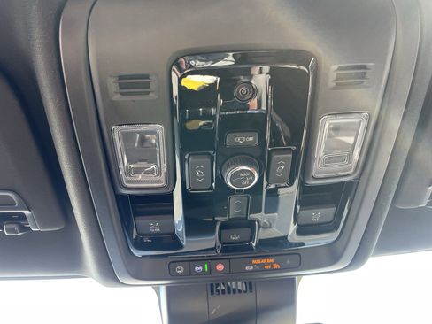 Used 2026 GMC Yukon Denali w/ Sun & Power Step Package image 21