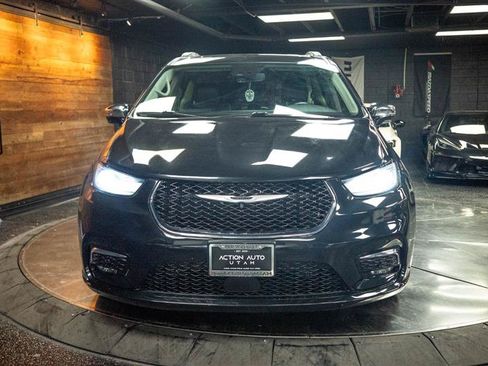 Used 2022 Chrysler Pacifica Limited FWD image 4