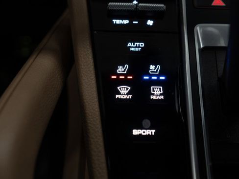 Used 2023 Porsche Cayenne Platinum Edition image 30