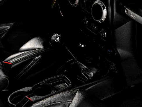 Used 2016 Jeep Wrangler Unlimited Rubicon AWD/4WD image 28