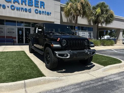 Used 2023 Jeep Gladiator Sport AWD/4WD image 4