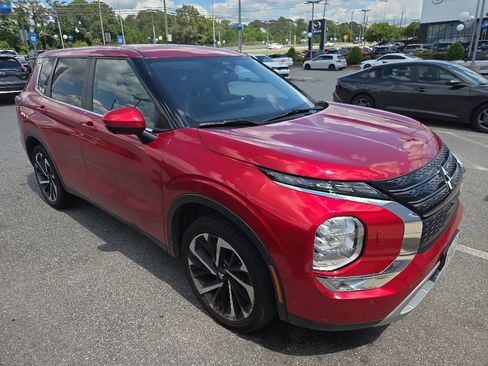 Used 2024 Mitsubishi Outlander SE AWD/4WD image 3