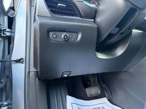 Used 2021 Chevrolet Traverse LS image 28