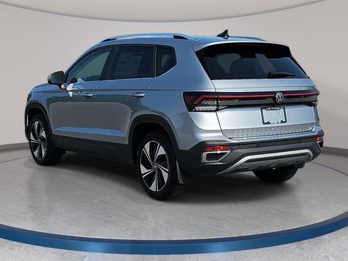 Used 2025 Volkswagen Taos SE image 7