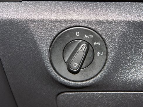 Used 2019 Volkswagen Jetta R-Line image 25