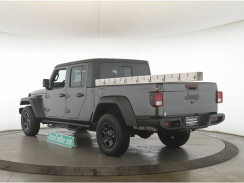 Used 2024 Jeep Gladiator Sport image 8
