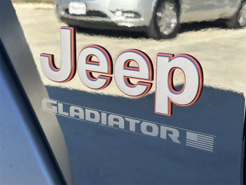 Used 2025 Jeep Gladiator Mojave w/ Safety Group image 11