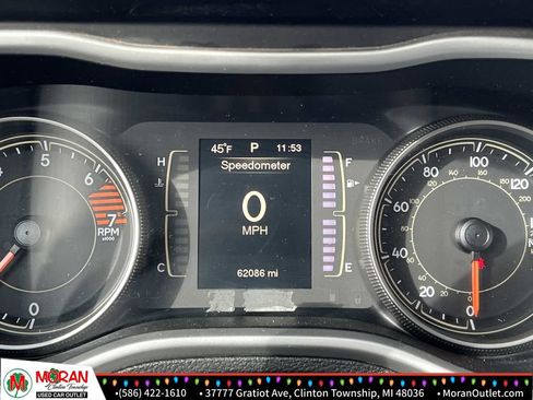 Used 2016 Jeep Cherokee Sport image 18