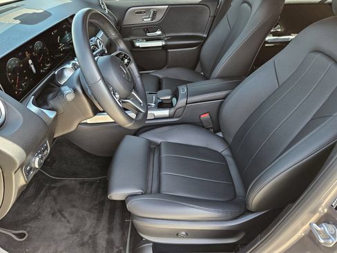 Used 2021 Mercedes-Benz GLB 250 w/ Premium Package image 12