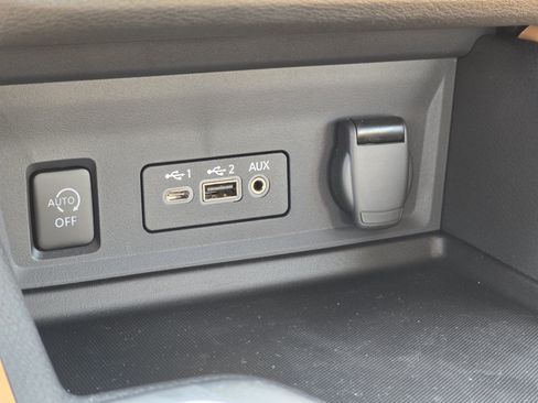 Used 2025 Nissan Sentra SV w/ SV Premium Package FWD image 29