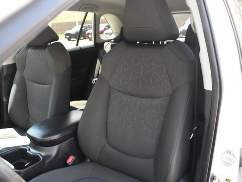 Used 2024 Toyota RAV4 XLE AWD/4WD image 17