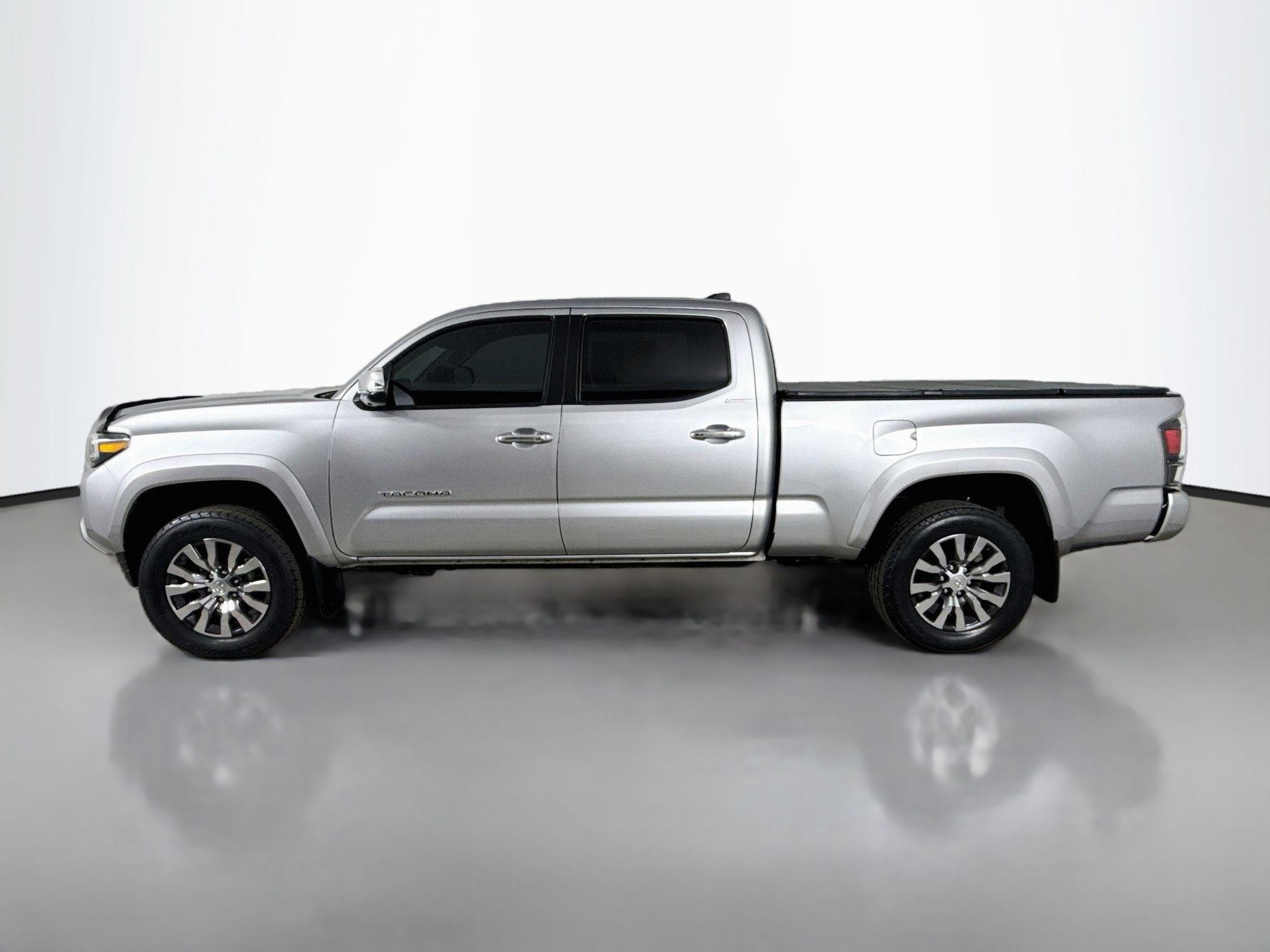 Certified 2021 Toyota Tacoma Limited AWD/4WD image 4