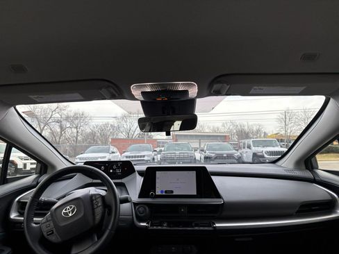 Used 2025 Toyota Prius LE image 31