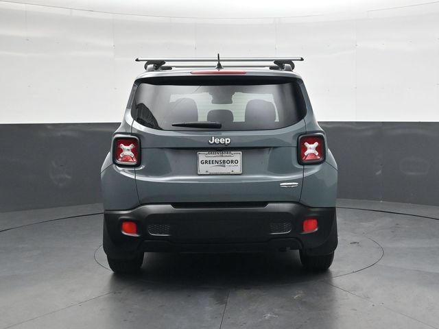 Used 2016 Jeep Renegade Latitude FWD image 5