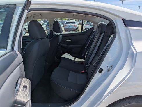 Used 2022 Nissan Sentra SV FWD image 29