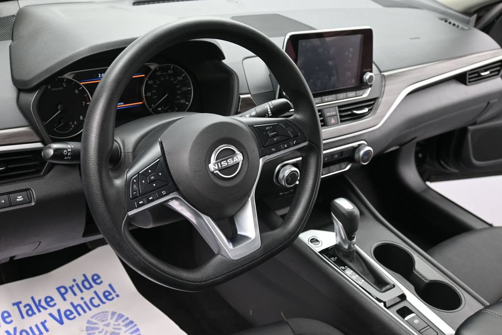 Used 2025 Nissan Altima 2.5 SV AWD/4WD image 14