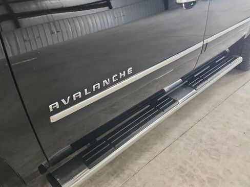 Used 2013 Chevrolet Avalanche LTZ RWD image 11