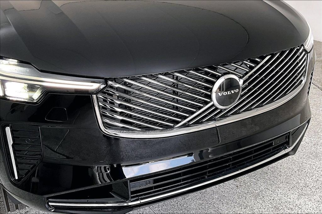 New 2026 Volvo XC90 T8 Core w/ Protection Package Premier AWD/4WD image 37