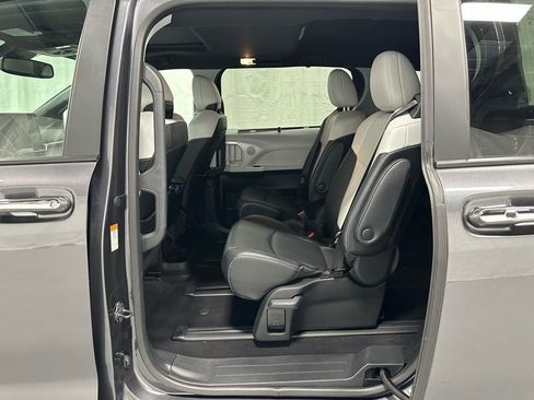Used 2025 Toyota Sienna XSE image 44