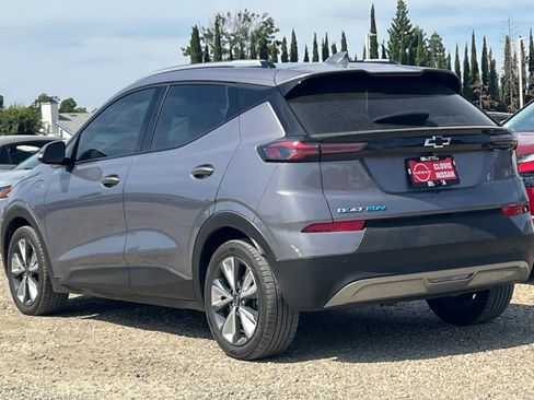 Used 2022 Chevrolet Bolt EUV LT w/ Convenience Package FWD image 7