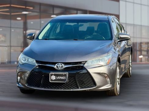 Used 2017 Toyota Camry SE image 23