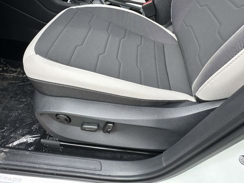 New 2025 Volkswagen Taos SE AWD/4WD image 14