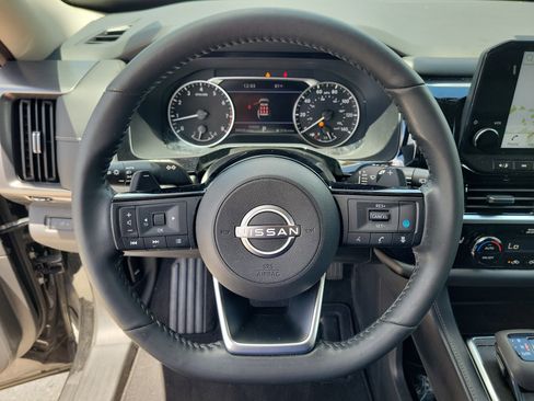 Certified 2024 Nissan Pathfinder SL FWD image 18