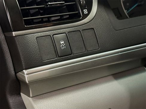 Used 2012 Toyota Camry LE image 12