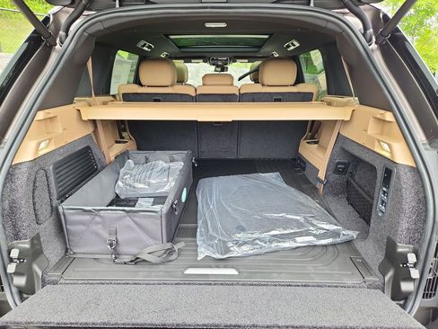 New 2026 Land Rover Range Rover Long Wheelbase SE AWD/4WD image 13