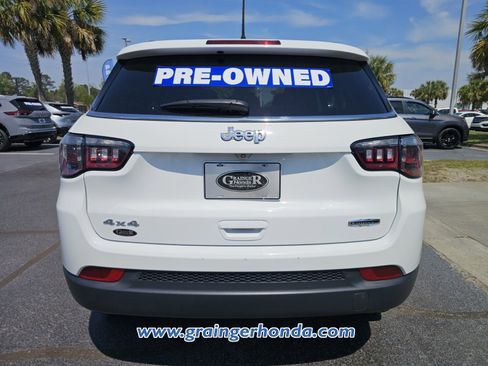 Used 2022 Jeep Compass Latitude w/ Sun and Sound Group image 4