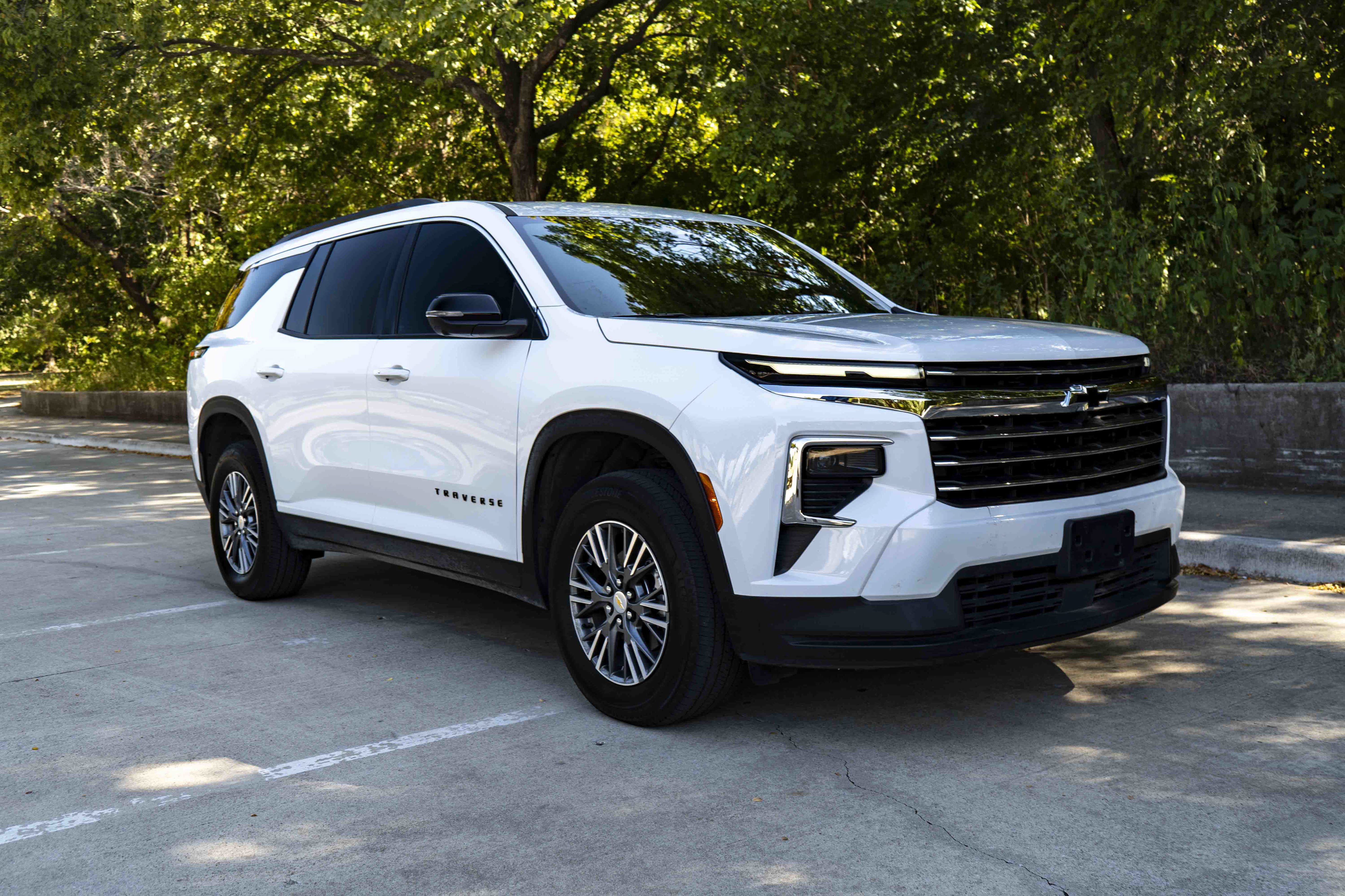 Used 2026 Chevrolet Traverse LT w/ Driver Confidence Package FWD image 2