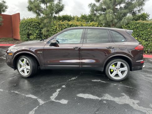 Used 2017 Porsche Cayenne S image 3