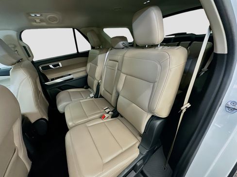 Used 2024 Ford Explorer XLT w/ Equipment Group 202A image 28