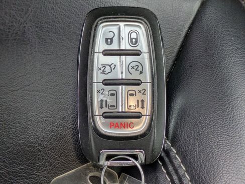 Used 2023 Chrysler Pacifica Touring-L image 29