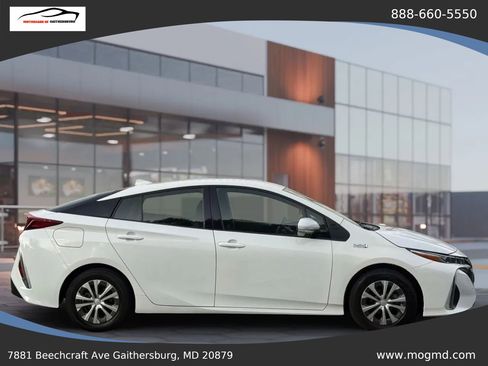 Used 2018 Toyota Prius Prime Plus w/ Carpet Mat Package FWD image 15