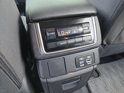 Used 2025 Subaru Ascent Premium AWD/4WD image 27