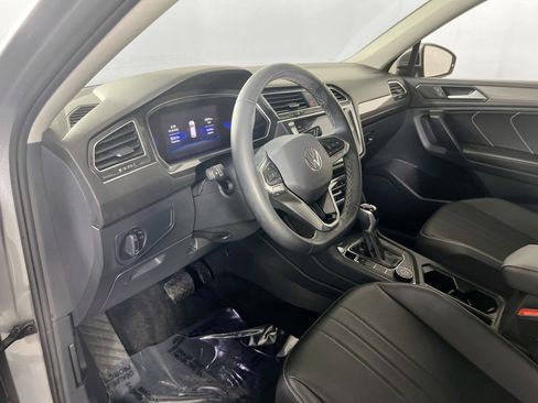 Used 2023 Volkswagen Tiguan SE image 9