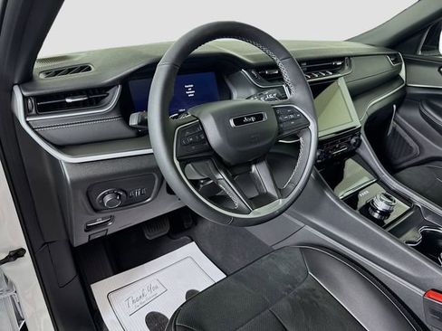 New 2025 Jeep Grand Cherokee Altitude AWD/4WD image 9