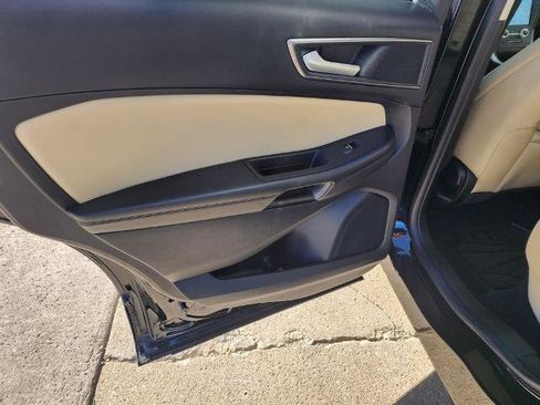 Certified 2022 Ford Edge SE w/ Black Appearance Package AWD/4WD image 12