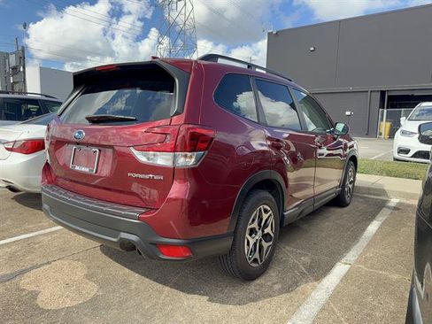 Used 2020 Subaru Forester Premium AWD/4WD image 4