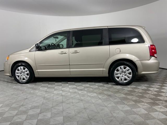 Used 2016 Dodge Grand Caravan SE w/ Quick Order Package 29E SE FWD image 3
